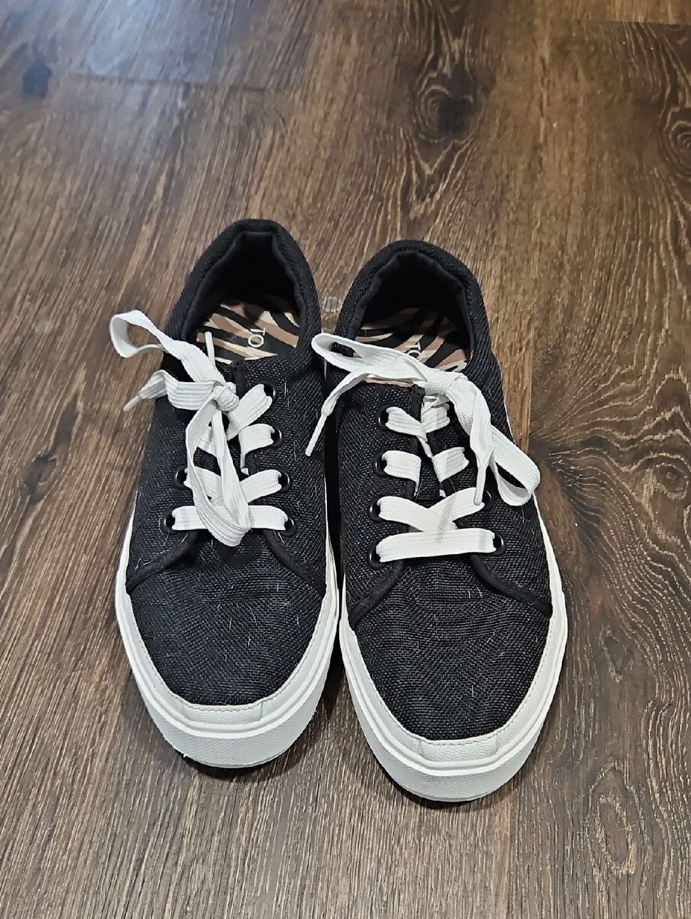 Toms Casual Black Canvas Sneaker with White Laces